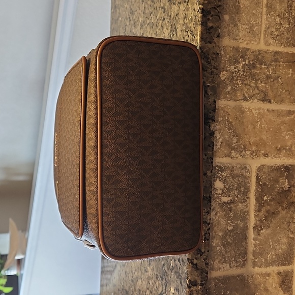 MK medium backpack - Picture 5 of 7